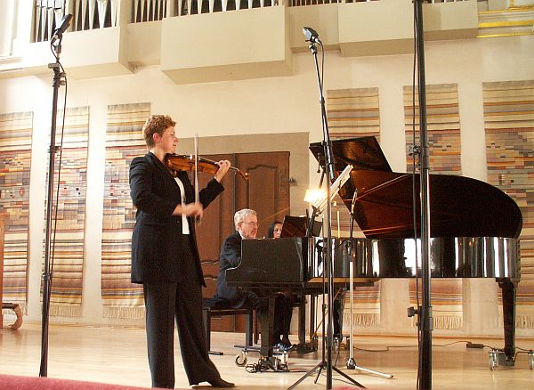 Julia R&ouml;ntz, Violin and Wolfgang M&uuml;ller-Steinbach, Piano.