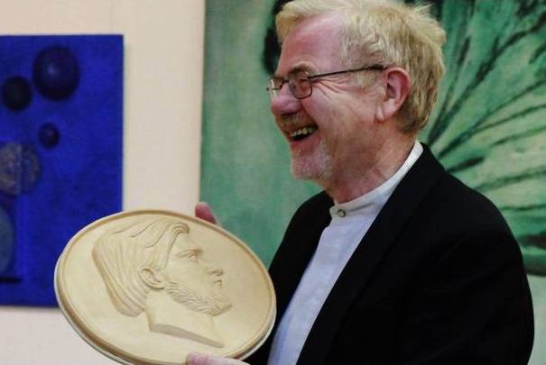 F&uuml;r seinen unerm&uuml;dlichen Einsatz im Namen Felix Draesekes wurde der Pianist Wolfgang M&uuml;ller-Steinbach mit einem Gedenkrelief des Komponisten bedacht.  5. Juni 2010