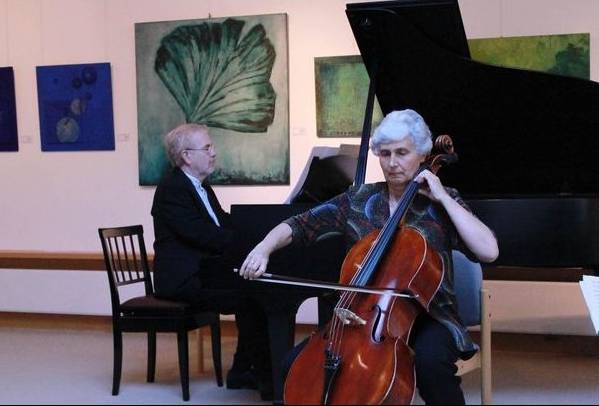 Barbara Thiem und Wolfgang M&uuml;ller-Steinbach gastierten im Kunstverein Coburg. Gemeinsam brachten sie Felix Draesekes "Sinfonisches Andante" erstmals in der Heimatstadt des Komponisten zur Auff&uuml;hrung. 5. Juni 2010